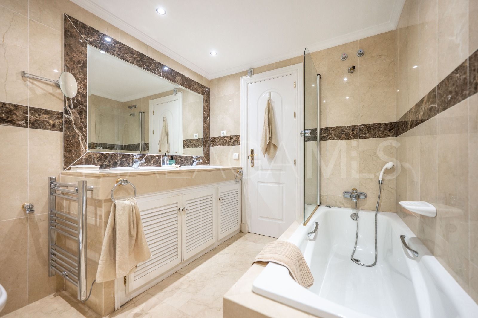 Lägenhet for sale in White Pearl Beach