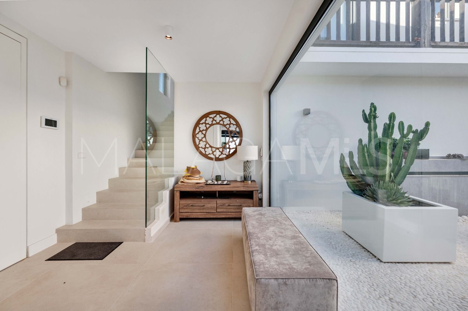 Villa for sale in Elviria