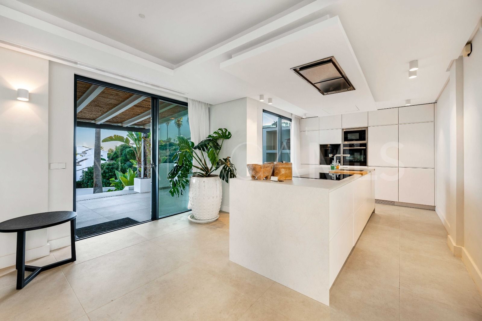 Villa for sale in Elviria