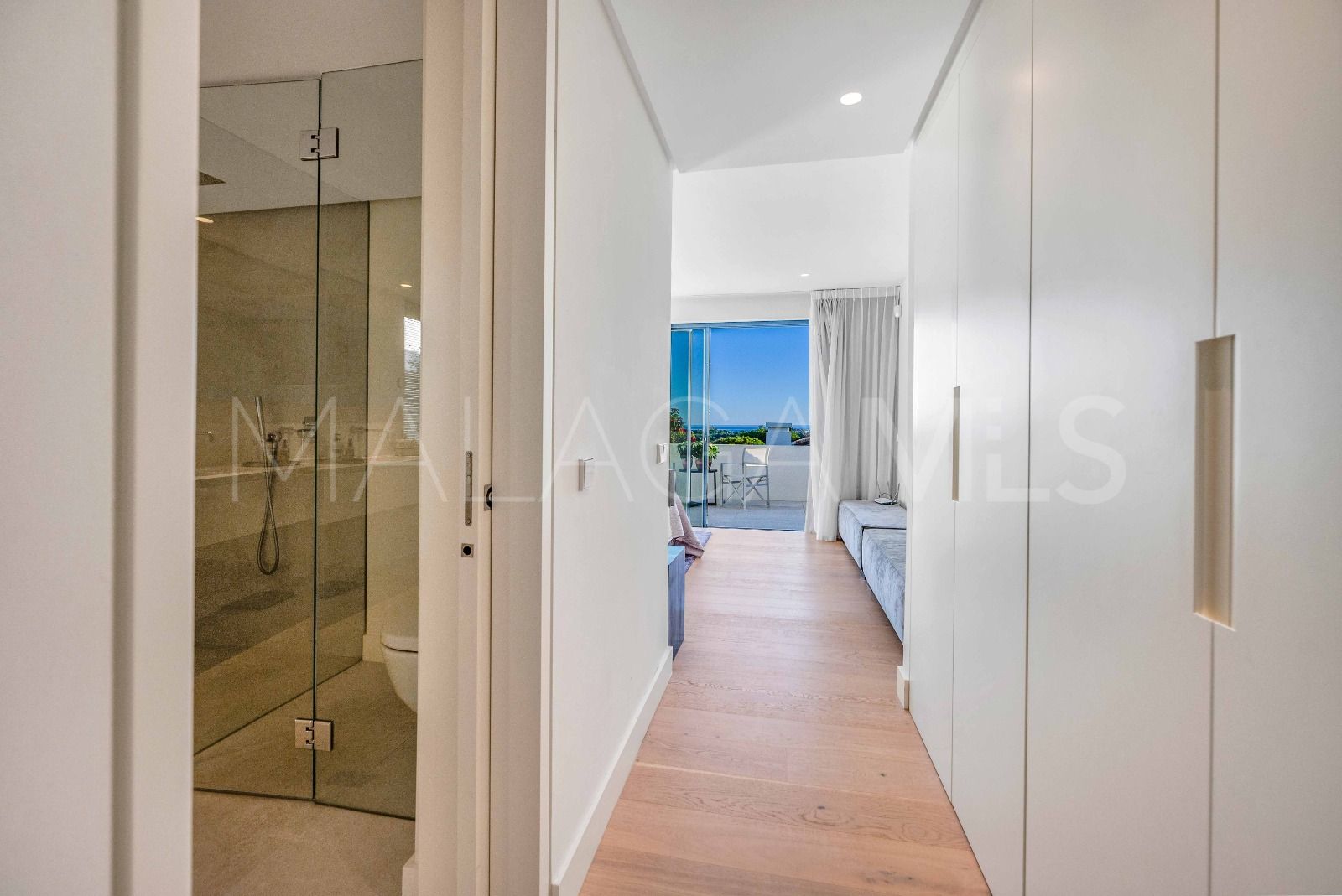 Villa for sale in Elviria