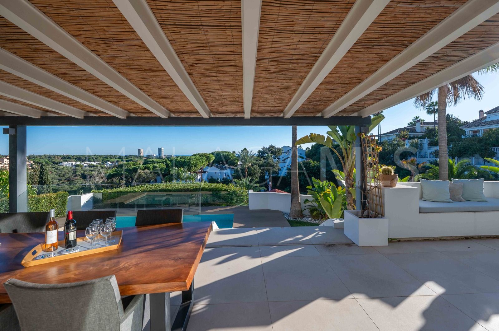 Villa for sale in Elviria