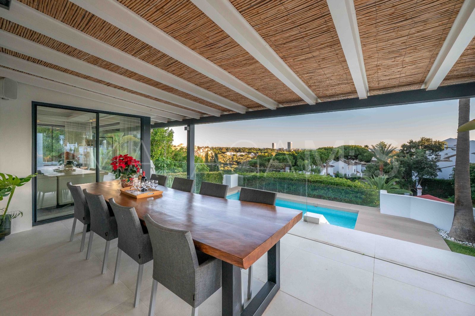 Villa for sale in Elviria