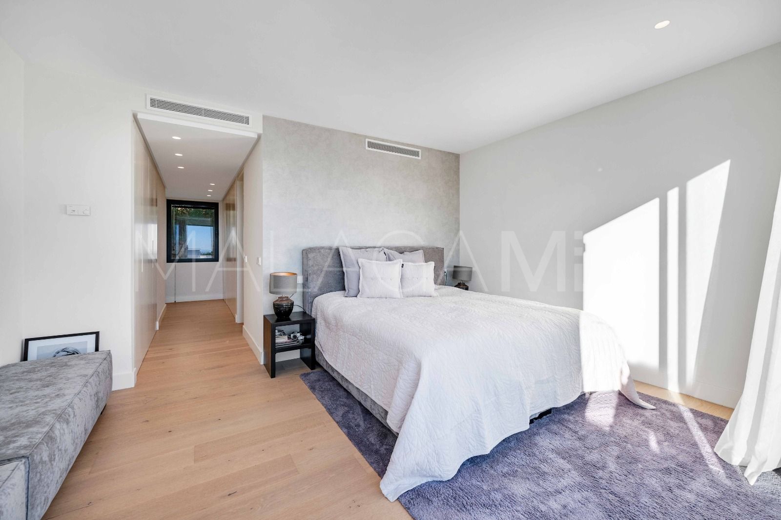 Villa for sale in Elviria