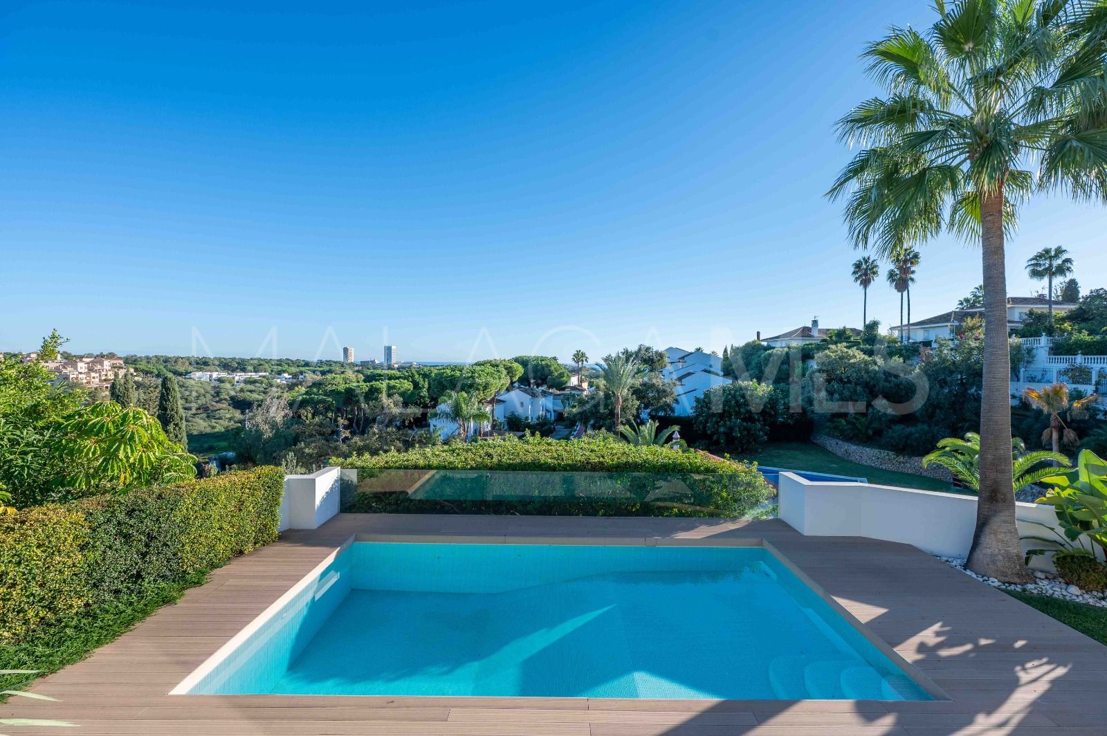 Villa for sale in Elviria