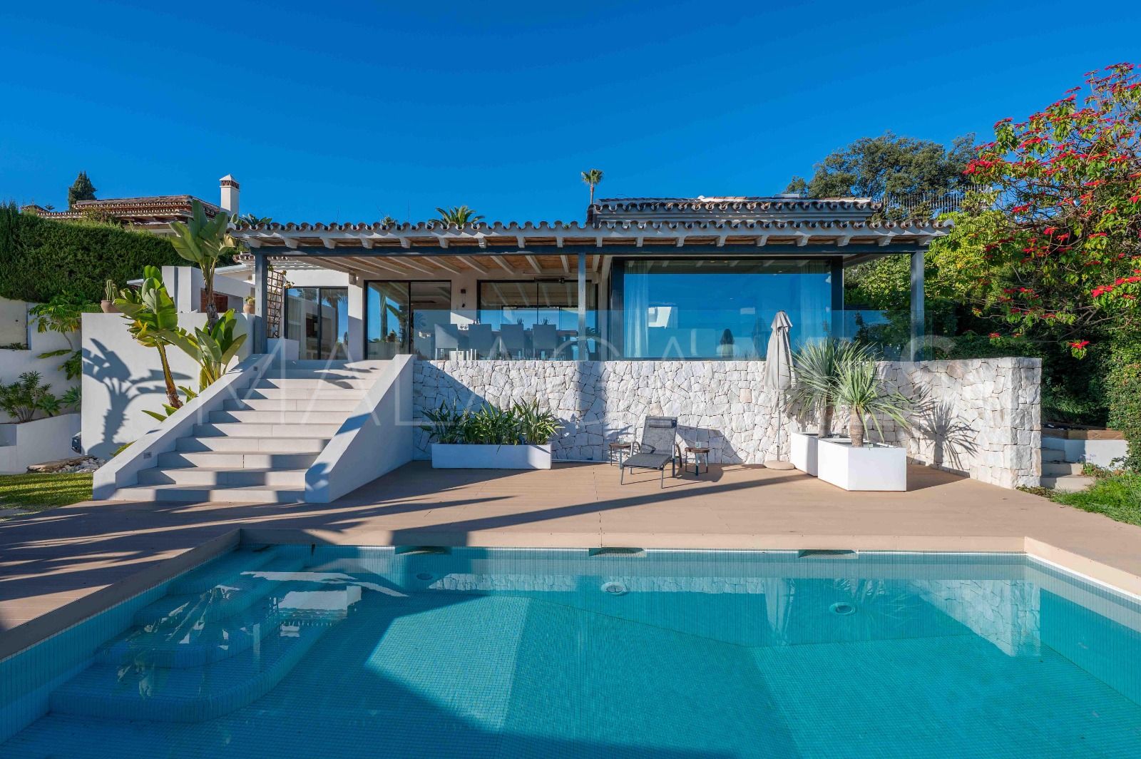 Villa for sale in Elviria