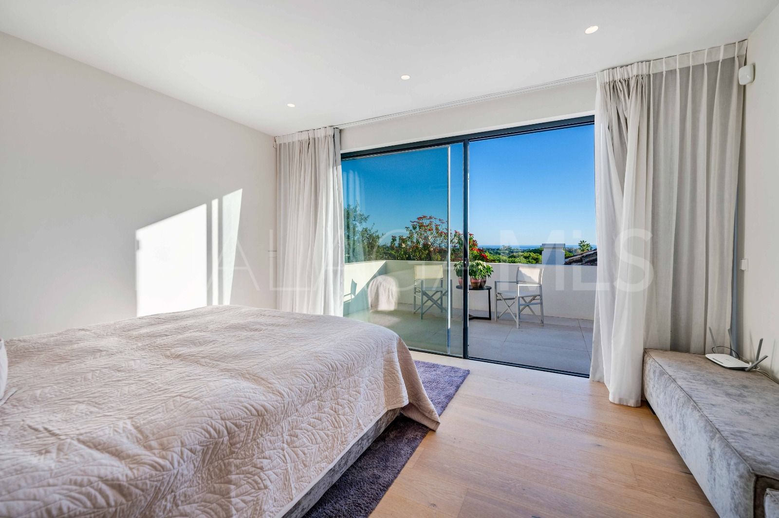 Villa for sale in Elviria