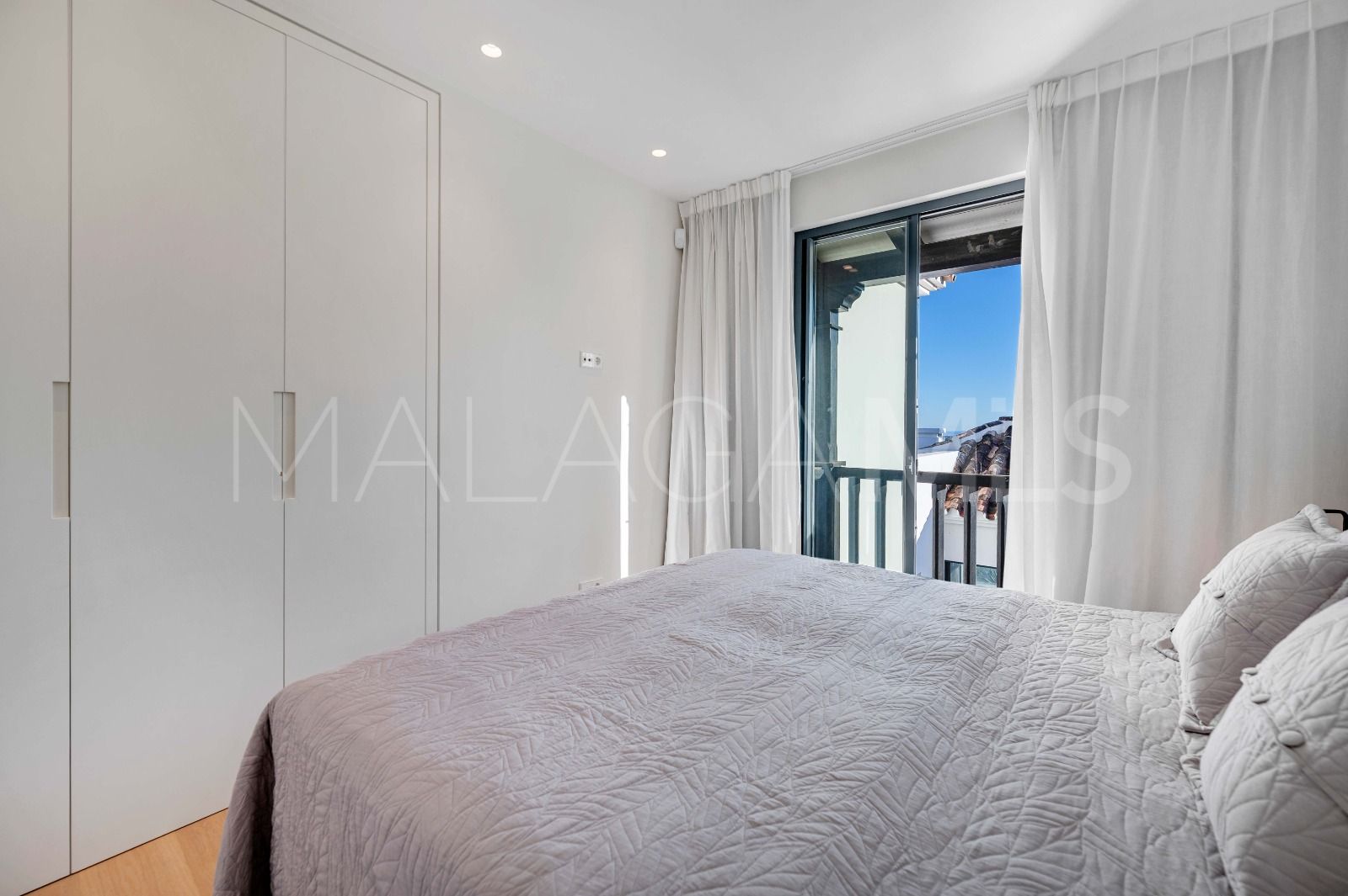 Villa for sale in Elviria