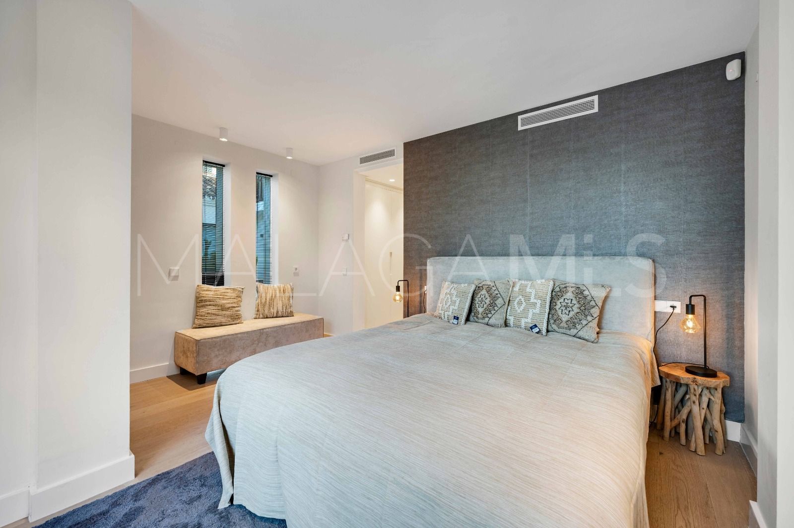 Villa for sale in Elviria