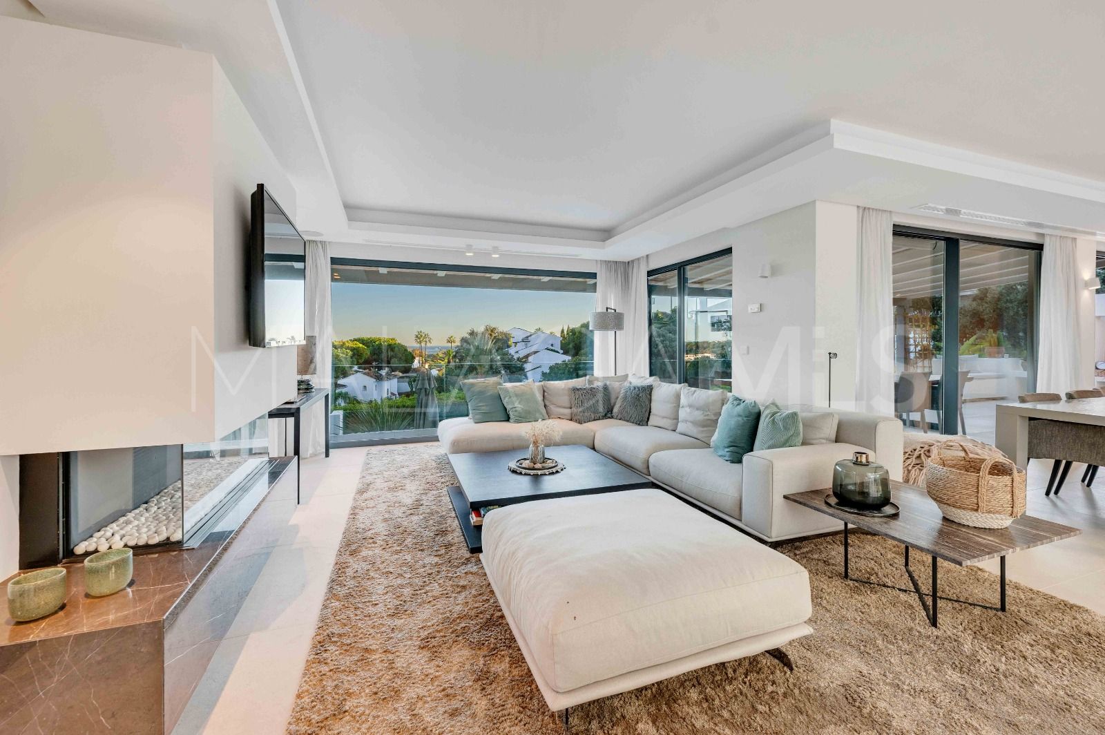 Villa for sale in Elviria