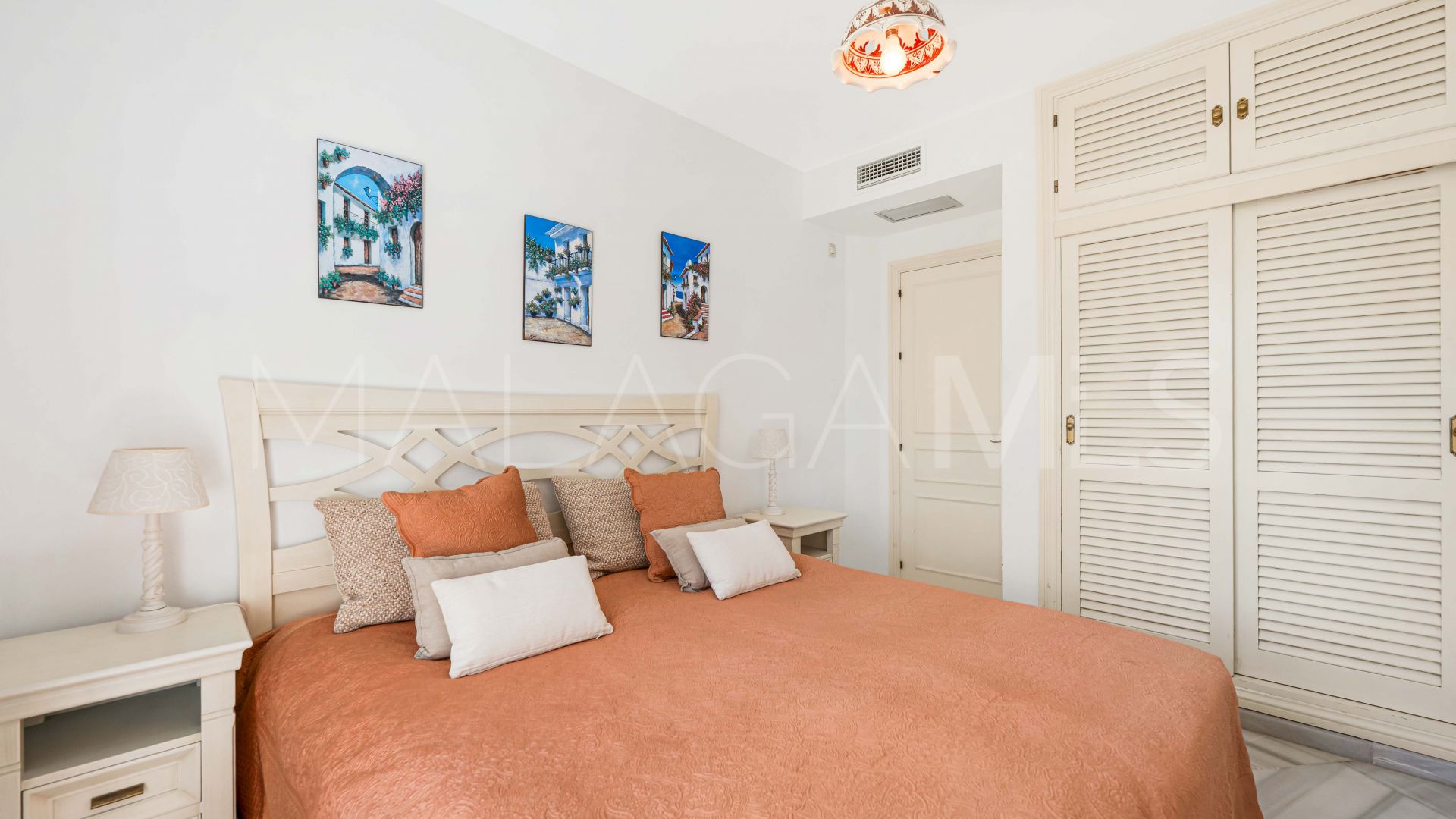 For sale ground floor apartment with 2 bedrooms in Elviria