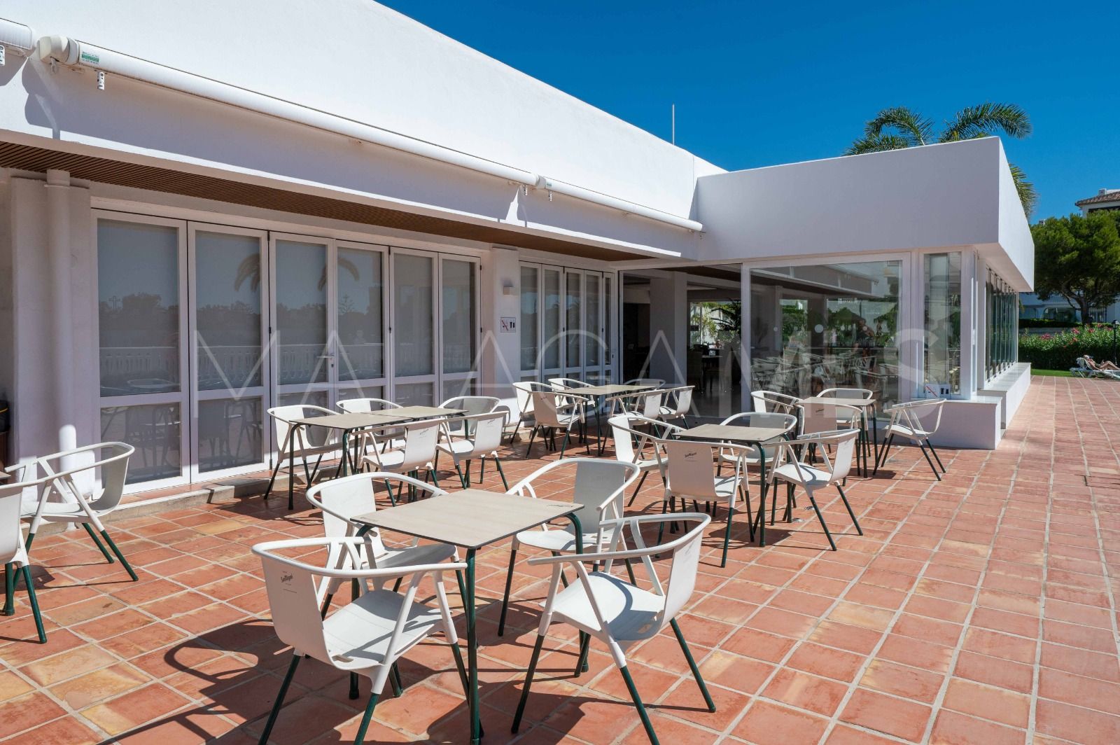 For sale ground floor apartment with 2 bedrooms in Elviria