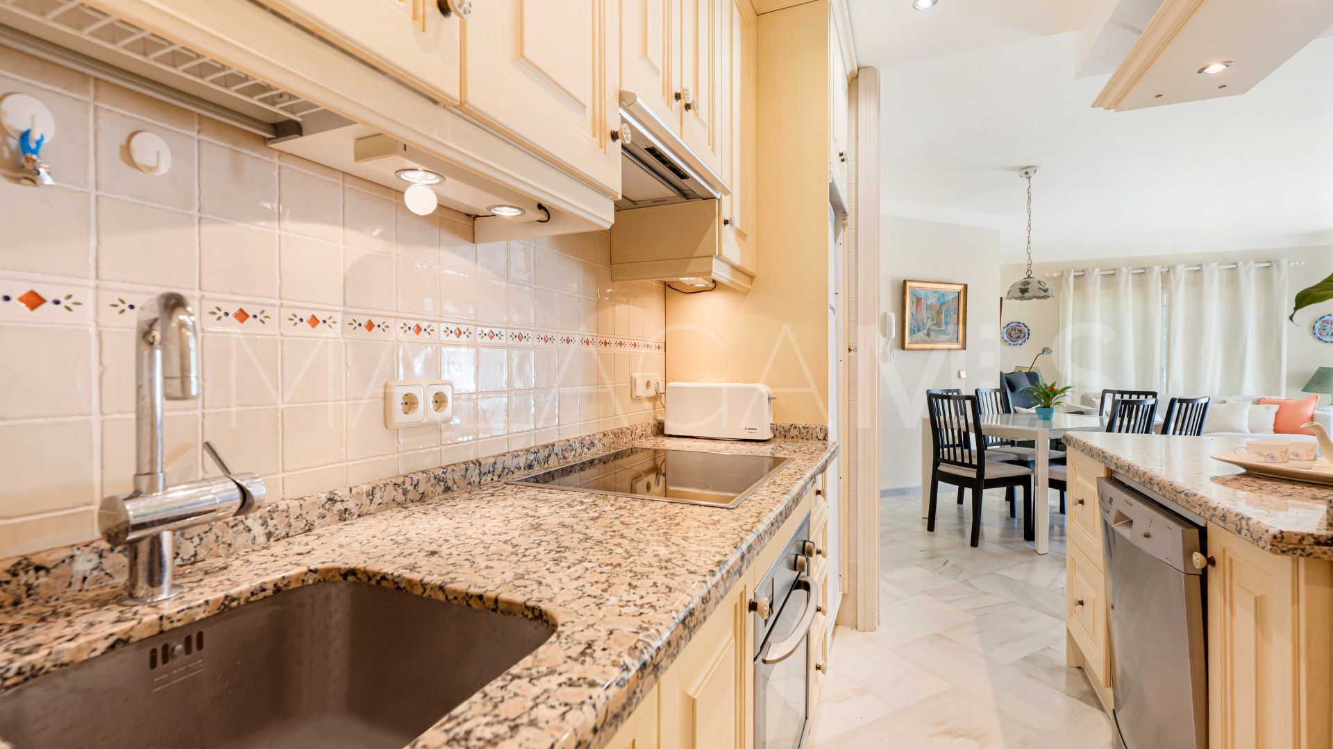 For sale ground floor apartment with 2 bedrooms in Elviria