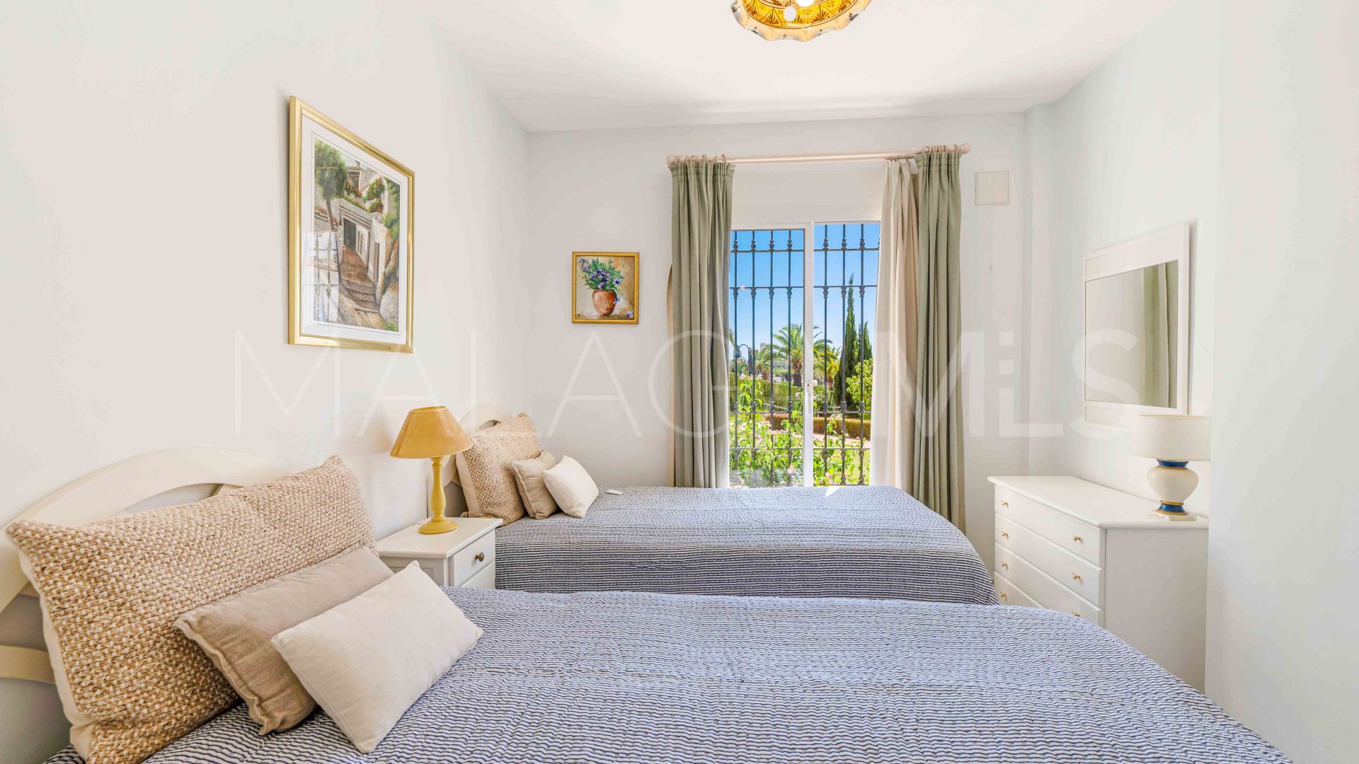 For sale ground floor apartment with 2 bedrooms in Elviria