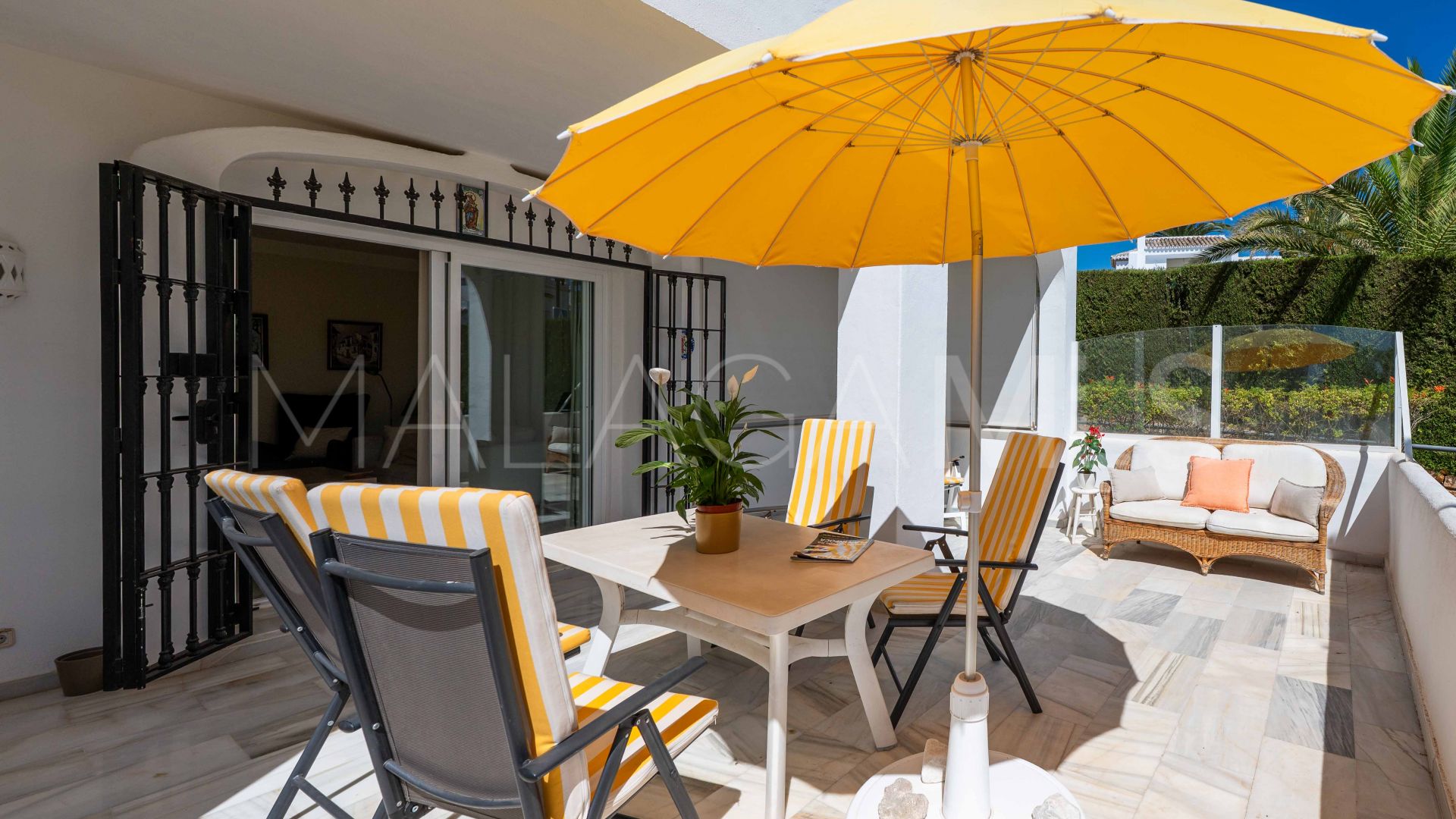 For sale ground floor apartment with 2 bedrooms in Elviria