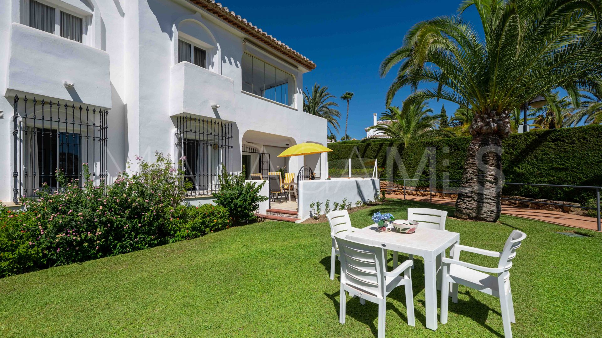 For sale ground floor apartment with 2 bedrooms in Elviria