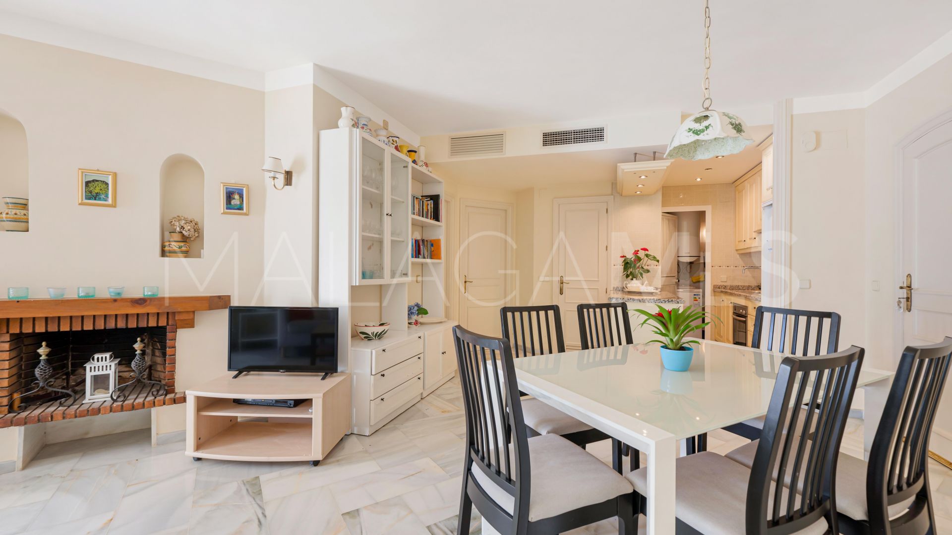 For sale ground floor apartment with 2 bedrooms in Elviria