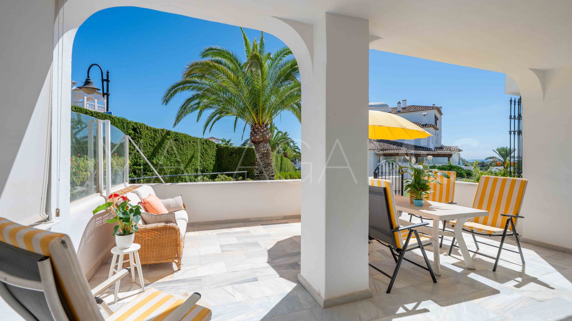 For sale ground floor apartment with 2 bedrooms in Elviria