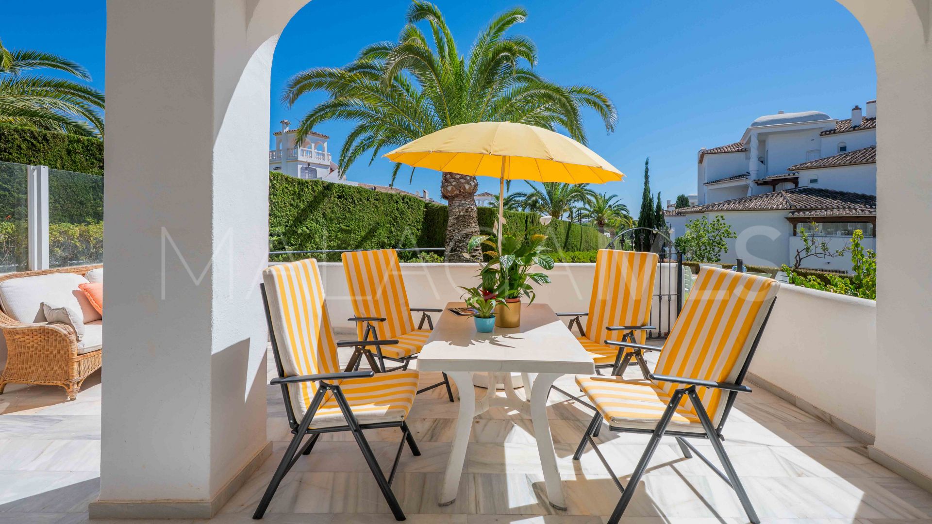 For sale ground floor apartment with 2 bedrooms in Elviria