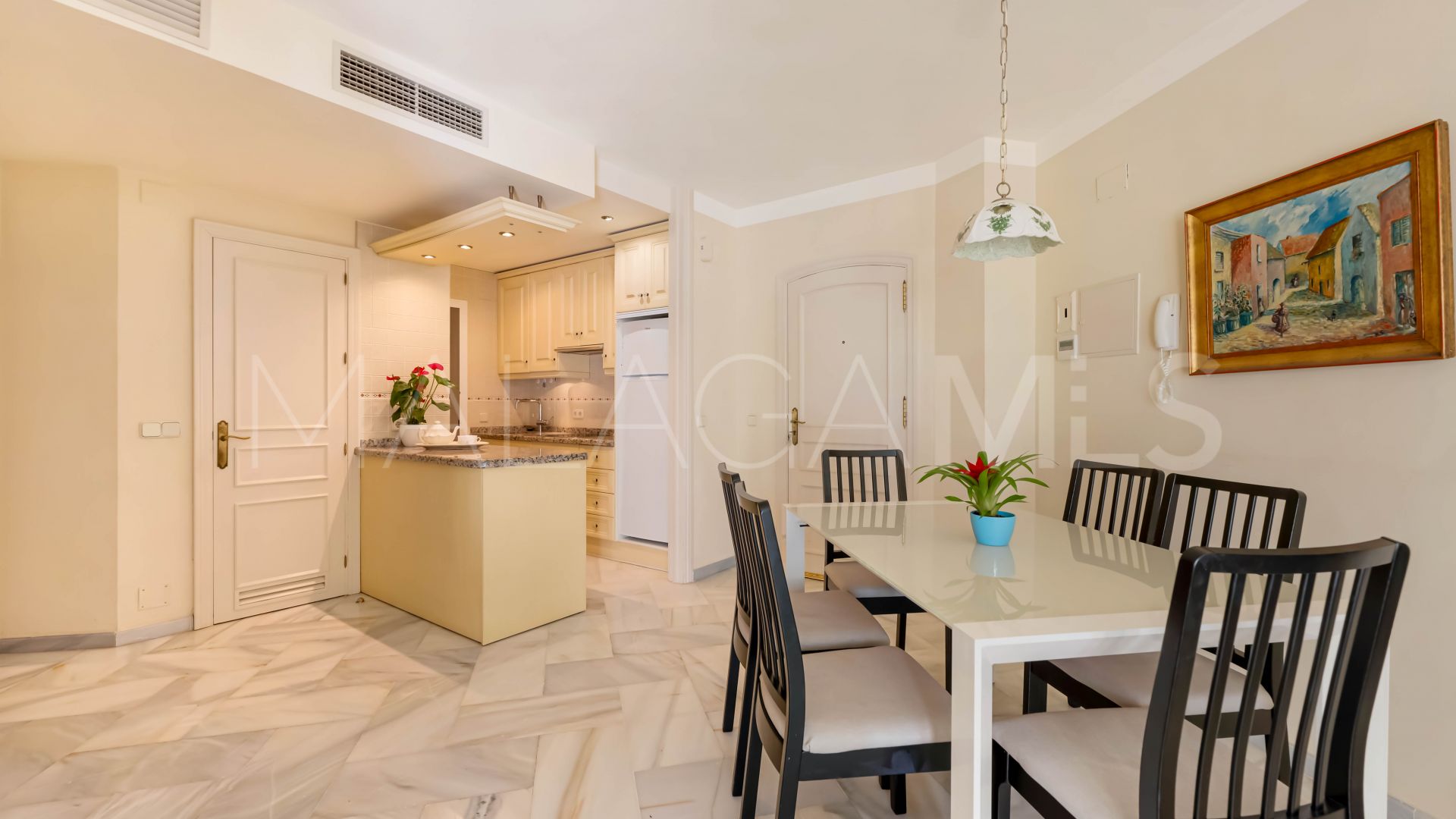 For sale ground floor apartment with 2 bedrooms in Elviria