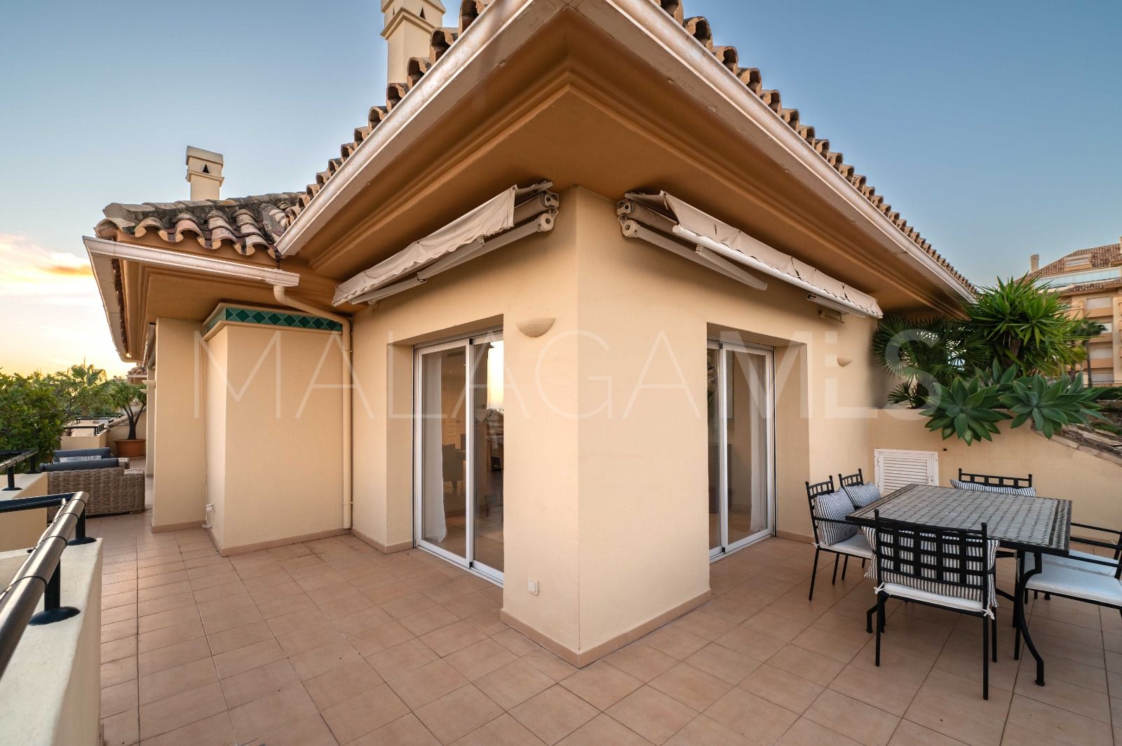 For sale Elviria Hills duplex penthouse with 3 bedrooms