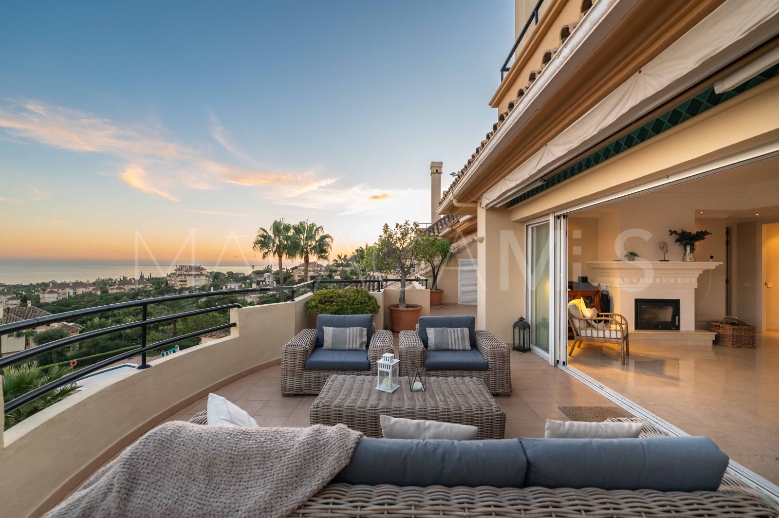 Duplex penthouse for sale in Elviria Hills