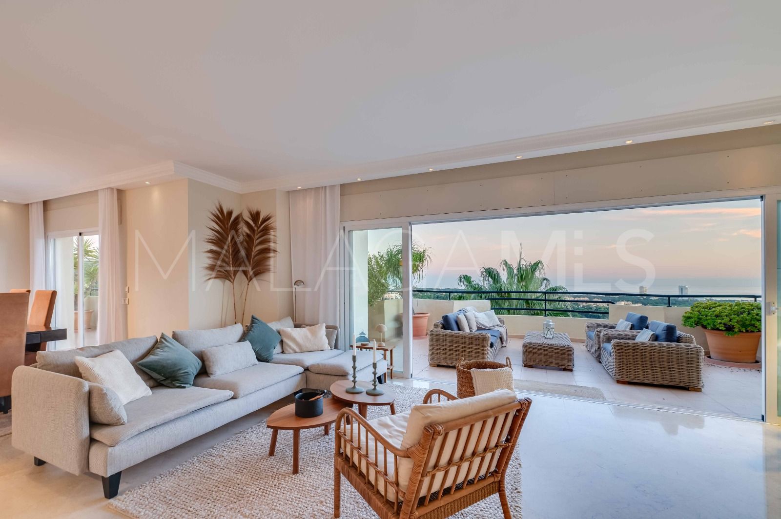 Duplex penthouse for sale in Elviria Hills