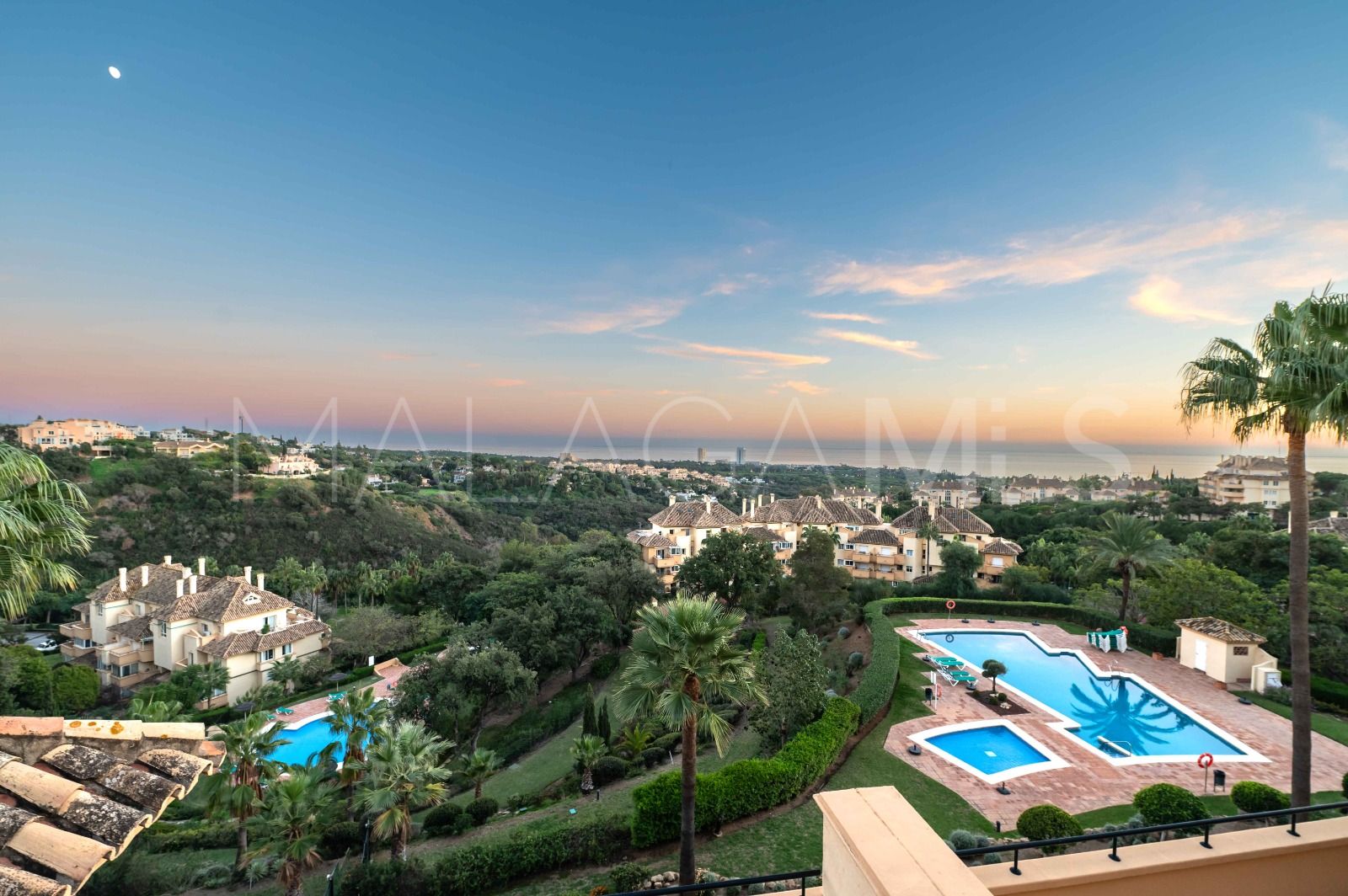 Duplex penthouse for sale in Elviria Hills