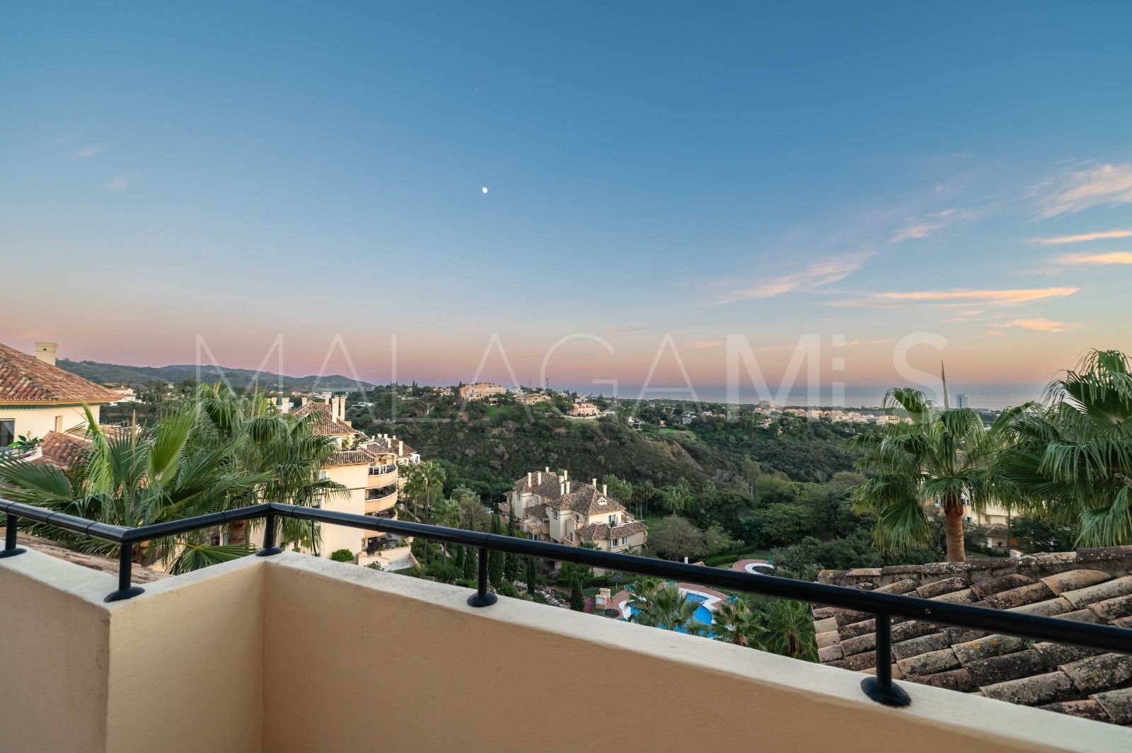 Duplex penthouse for sale in Elviria Hills