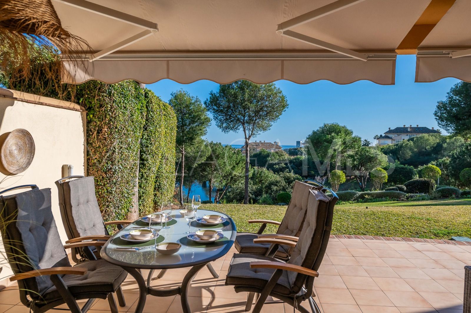 2 bedrooms ground floor apartment for sale in Elviria Hills