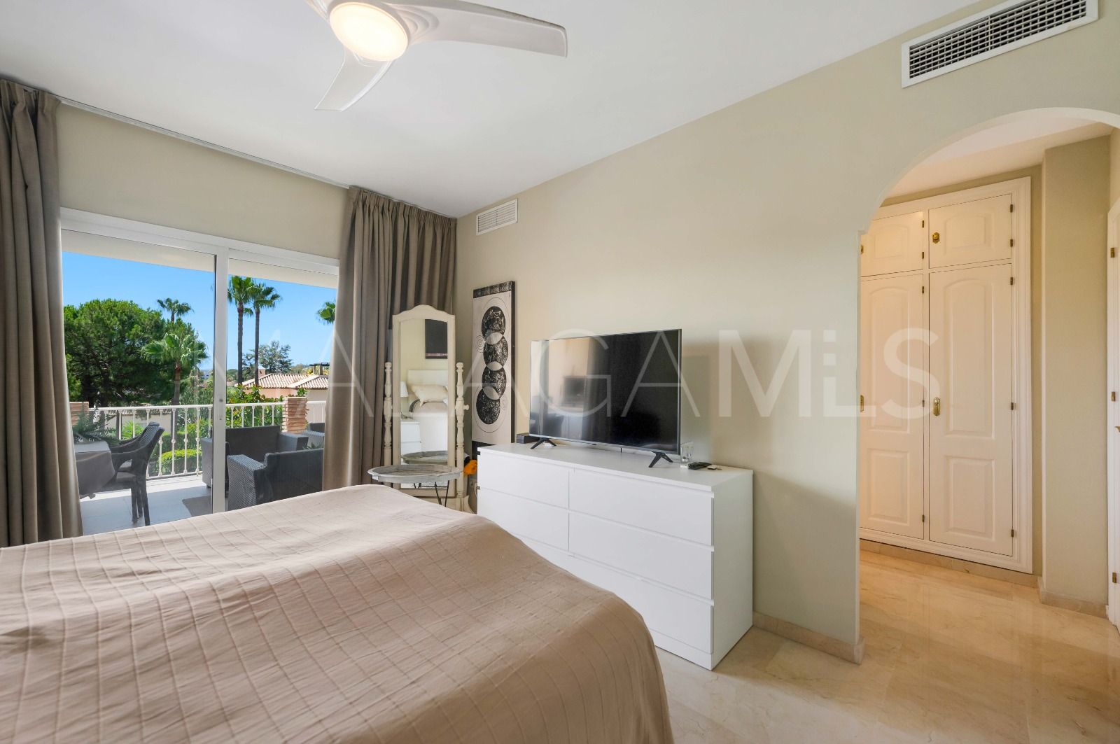 For sale Pueblo de Las Brisas apartment with 3 bedrooms