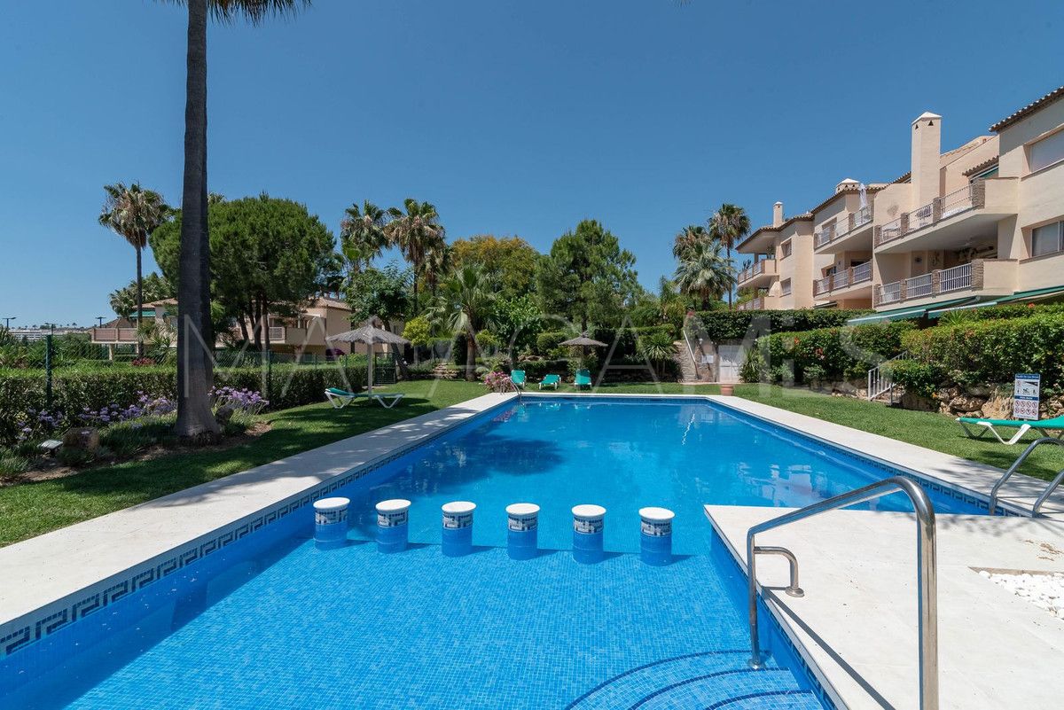 For sale apartment in Nueva Andalucia with 3 bedrooms