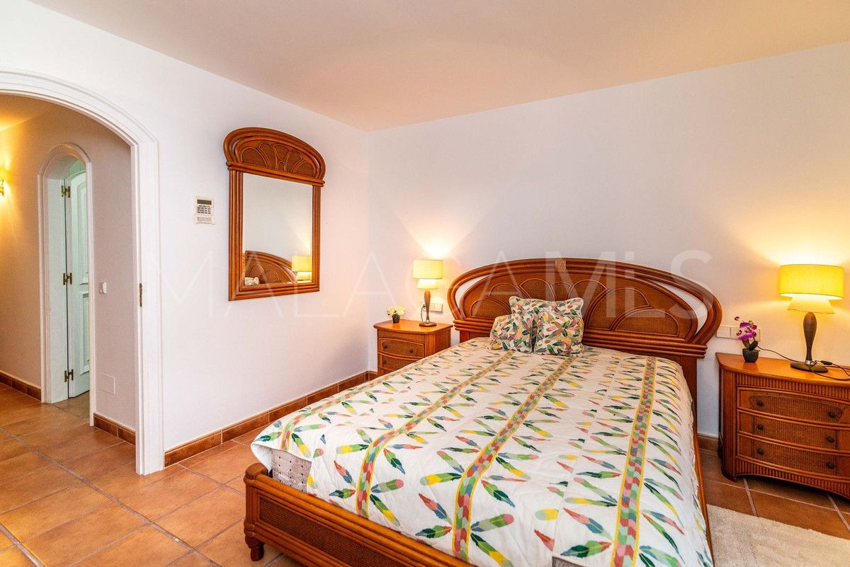 Se vende villa in Rio Real with 5 bedrooms