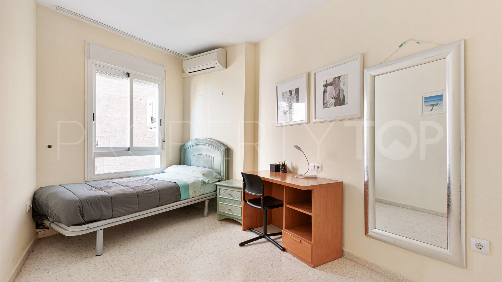 Apartamento con 3 dormitorios en venta en Malaga