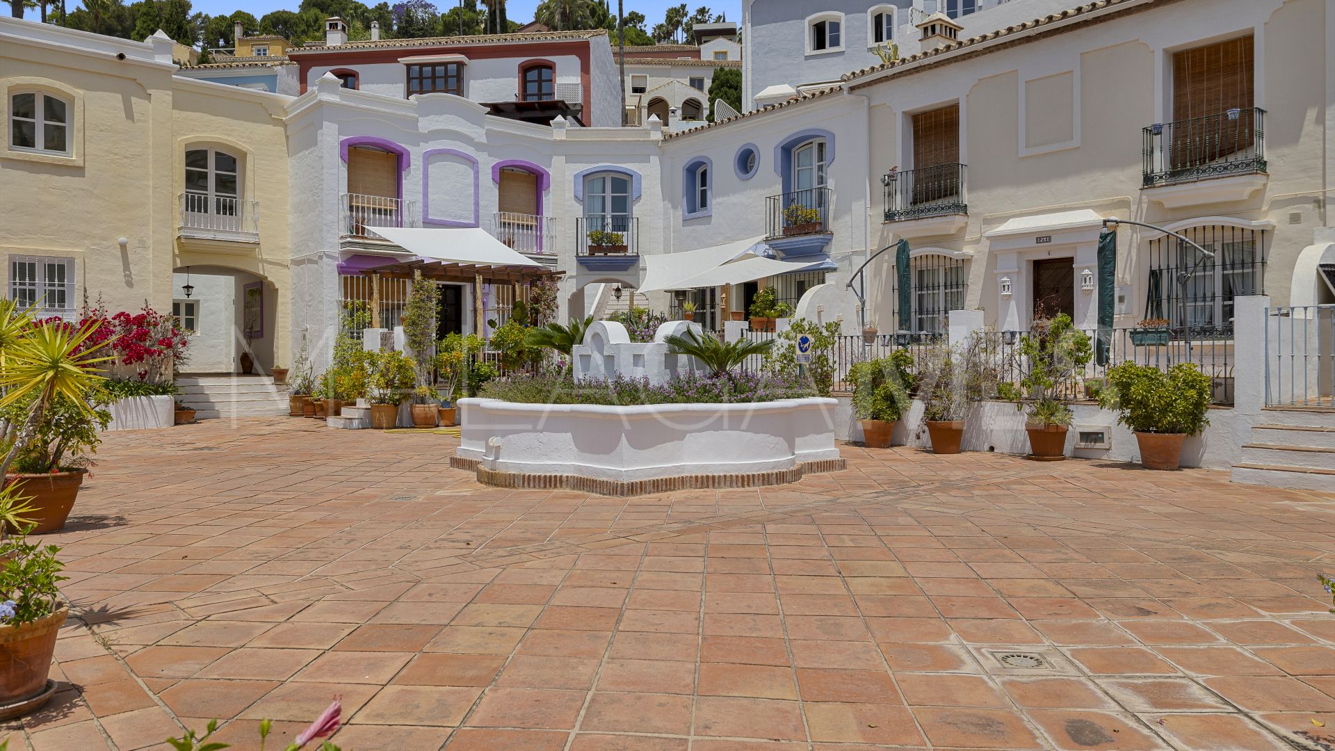 Town house for sale in Benahavis Centro