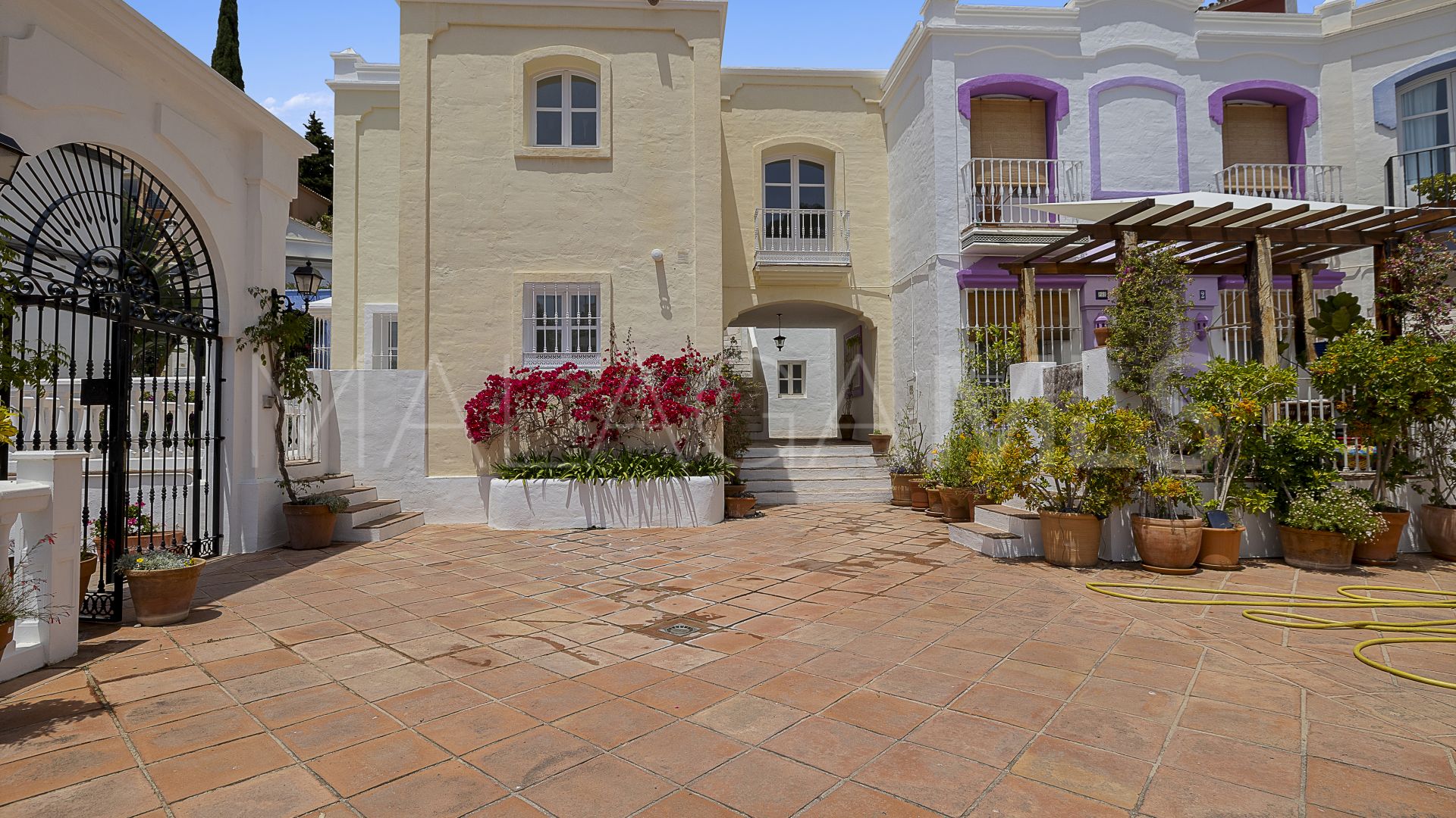 Town house for sale in Benahavis Centro