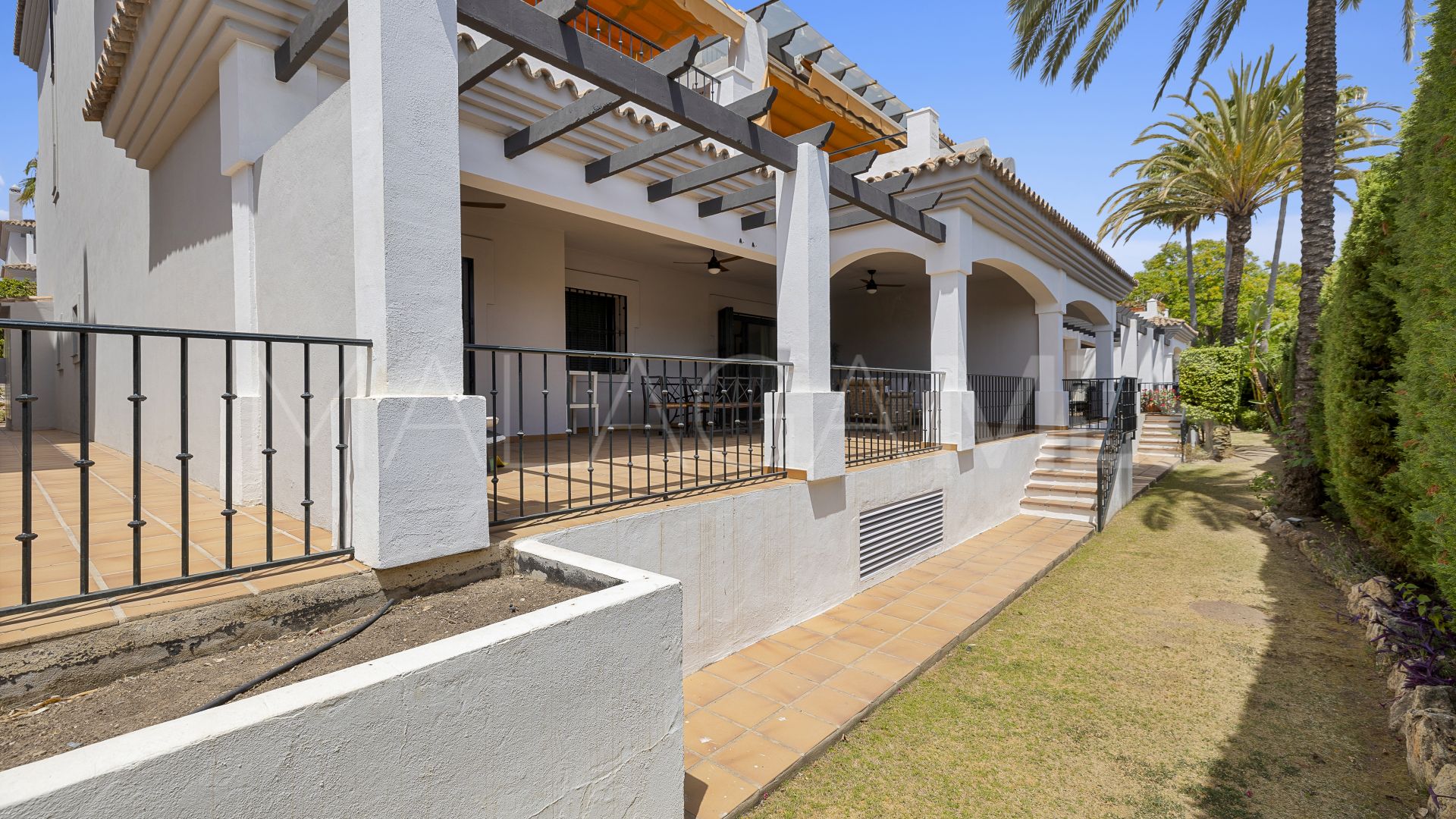 San Pedro de Alcantara, apartamento planta baja a la venta de 3 bedrooms