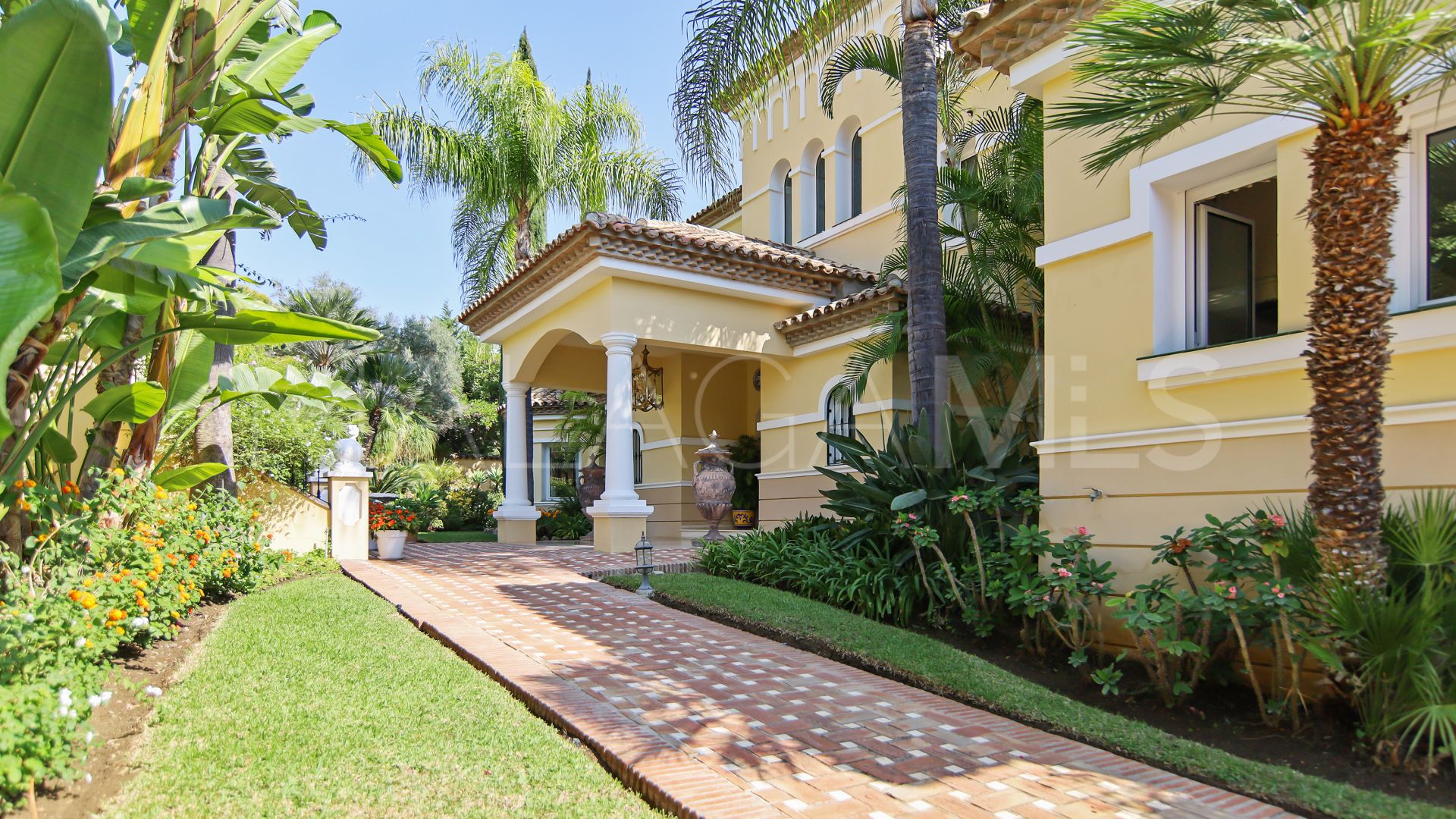Villa for sale in Paraiso Alto