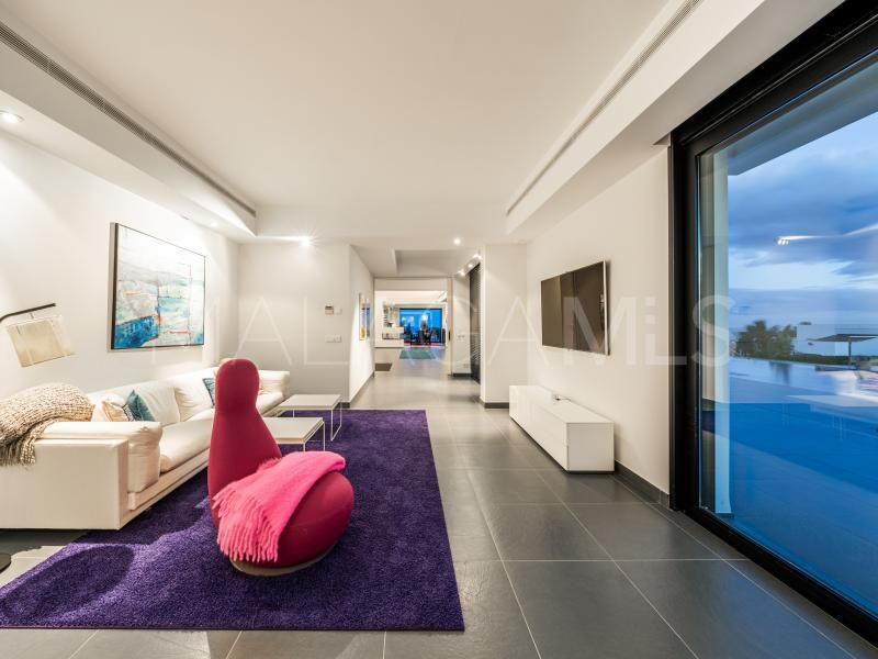 Buy villa in Los Flamingos with 5 bedrooms