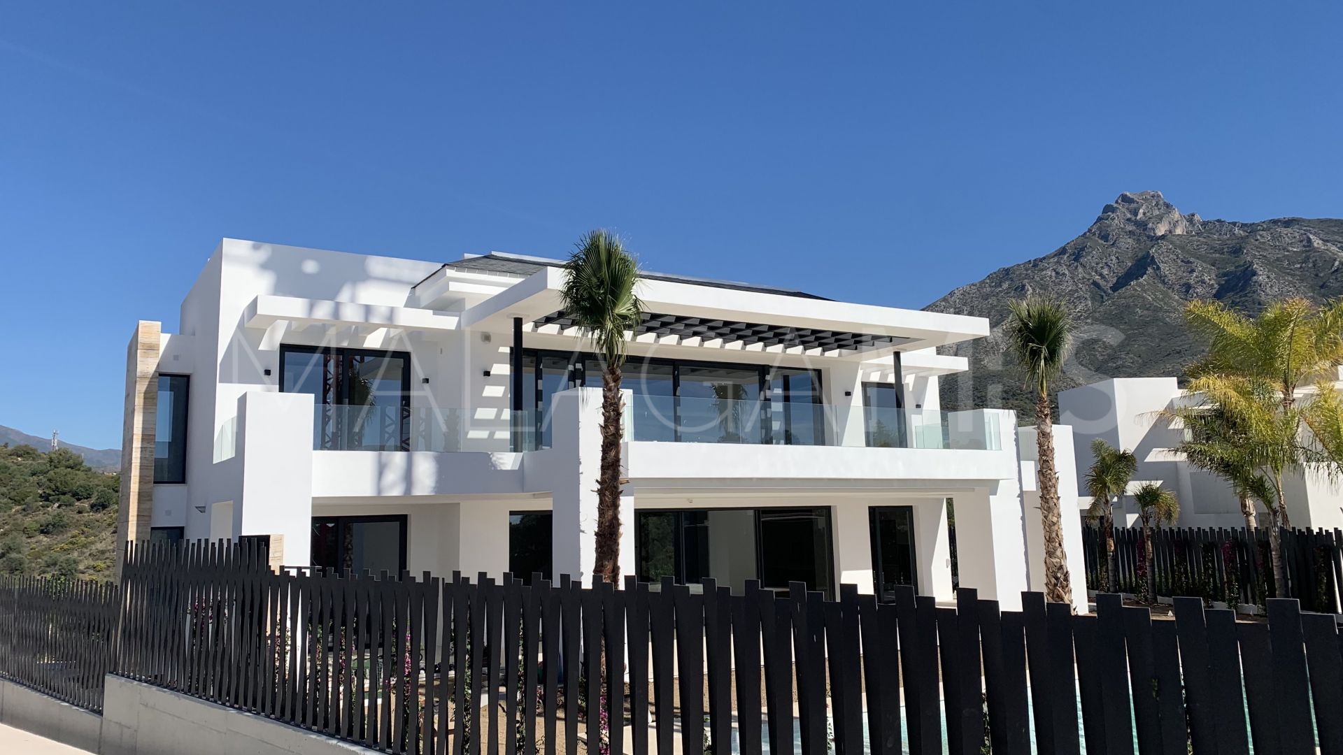 For sale villa in Lomas del Virrey with 5 bedrooms