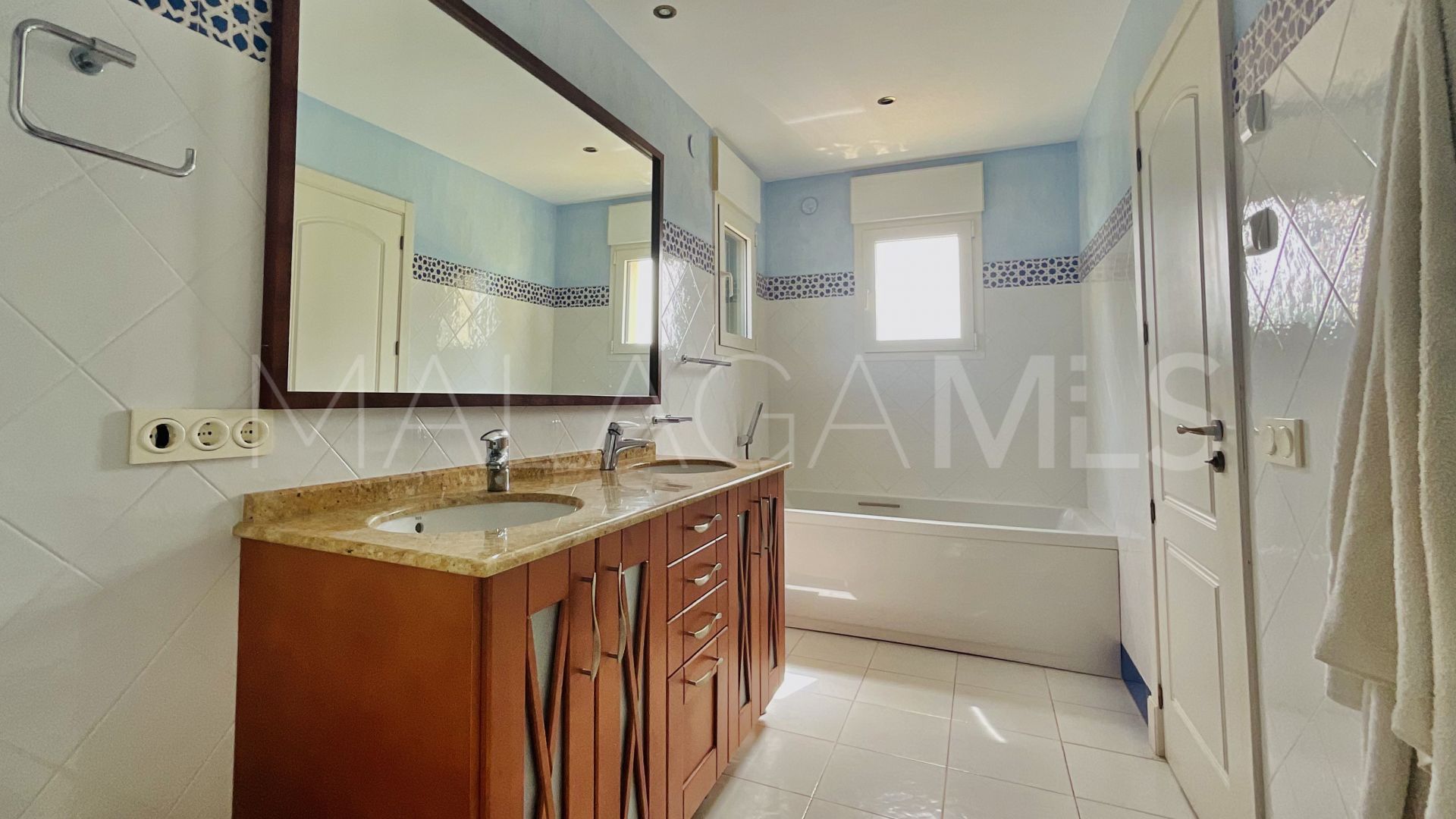Villa for sale in Valdeolletas