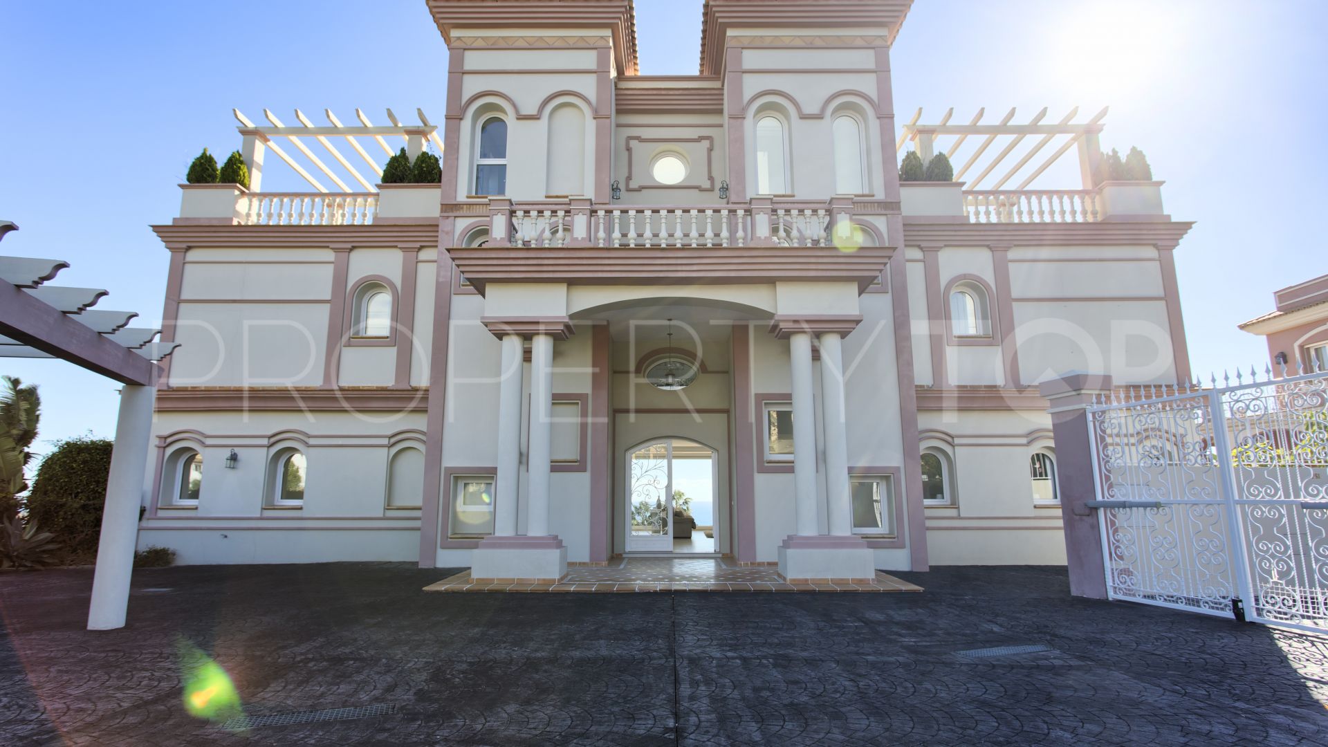 Villa a la venta en Los Flamingos Golf con 8 dormitorios