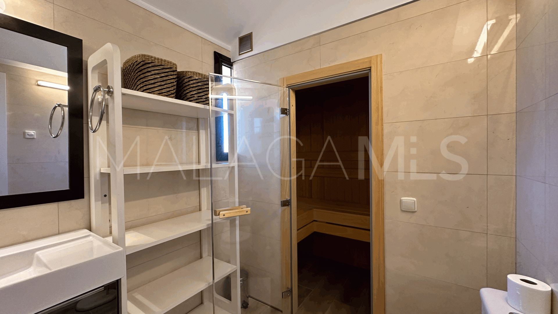 Duplex penthouse for sale in Los Capanes del Golf