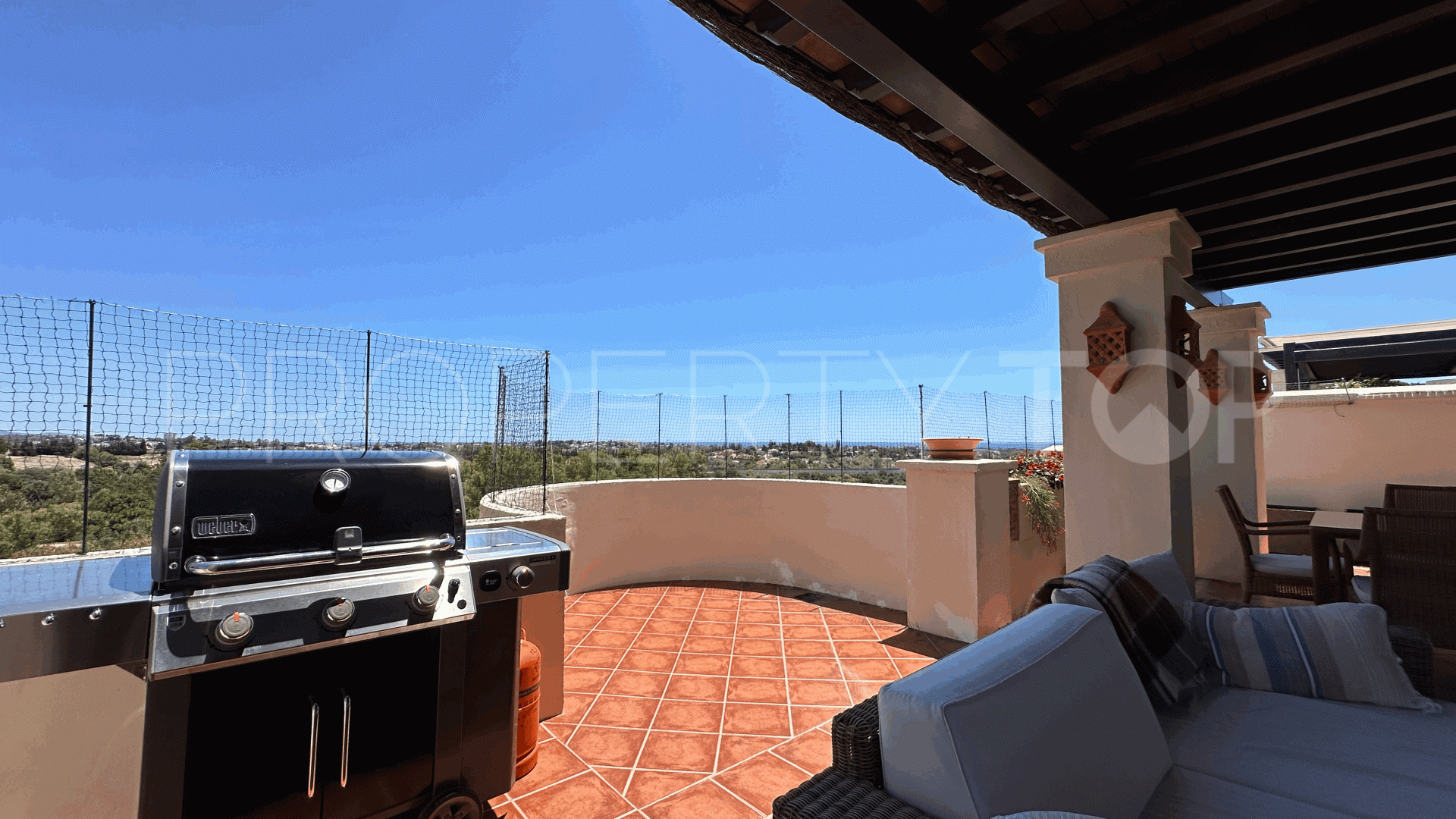 Atico duplex en venta en Los Capanes del Golf con 3 dormitorios