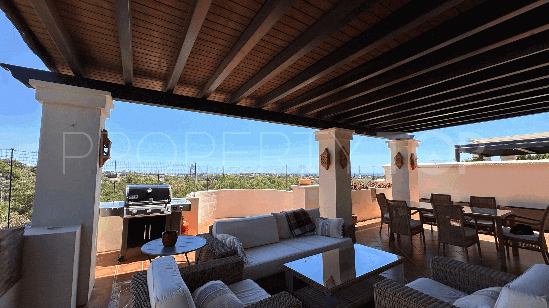 Atico duplex en venta en Los Capanes del Golf con 3 dormitorios