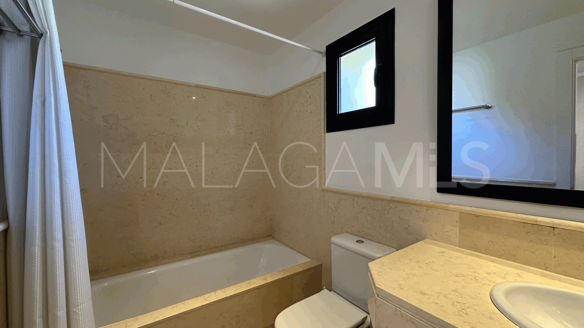 Atico duplex for sale in Los Capanes del Golf with 3 bedrooms