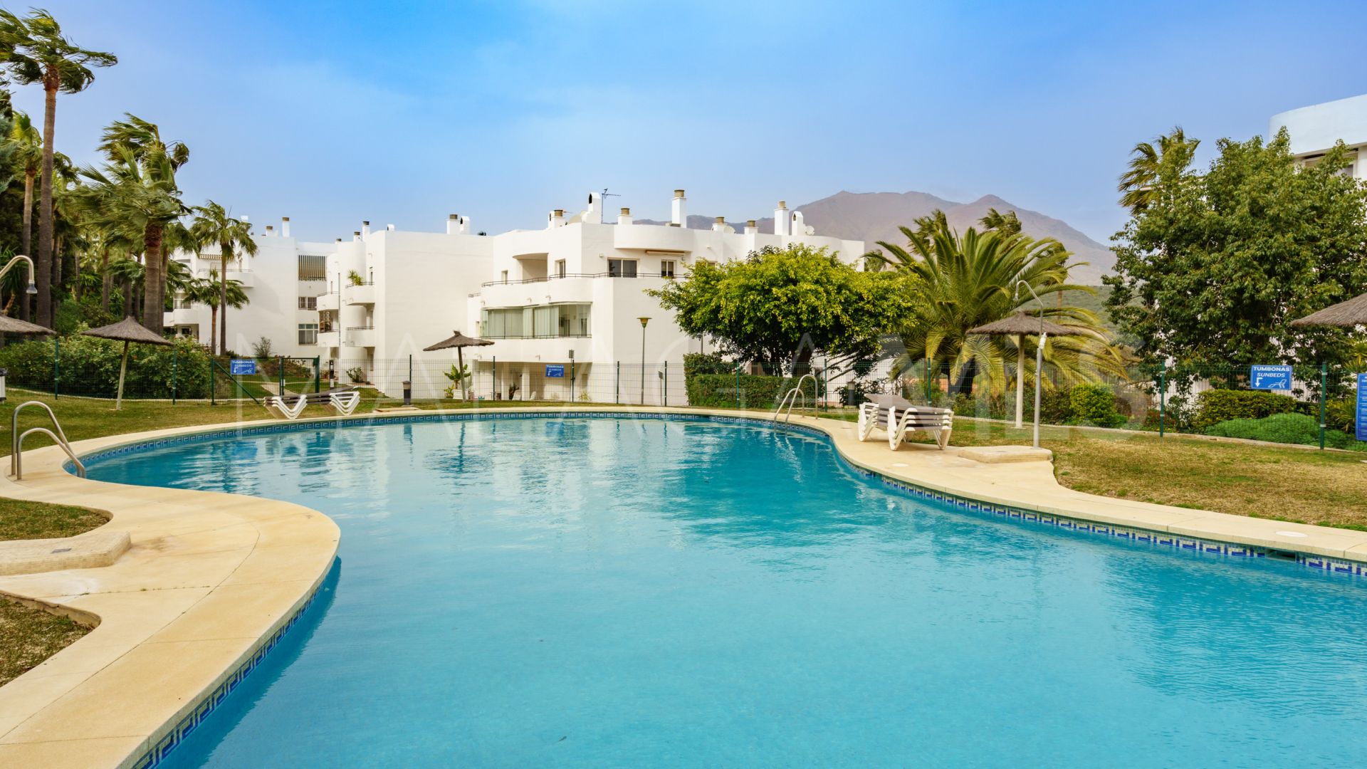 Buy apartamento with 2 bedrooms in Estepona Golf