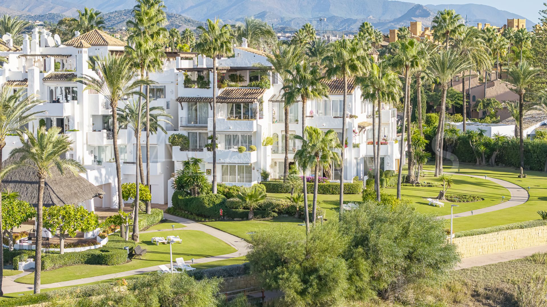 Markplanslägenhet for sale in Alcazaba Beach