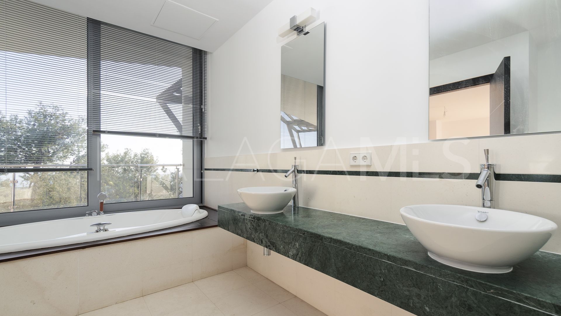 Parhus for sale in Meisho Hills