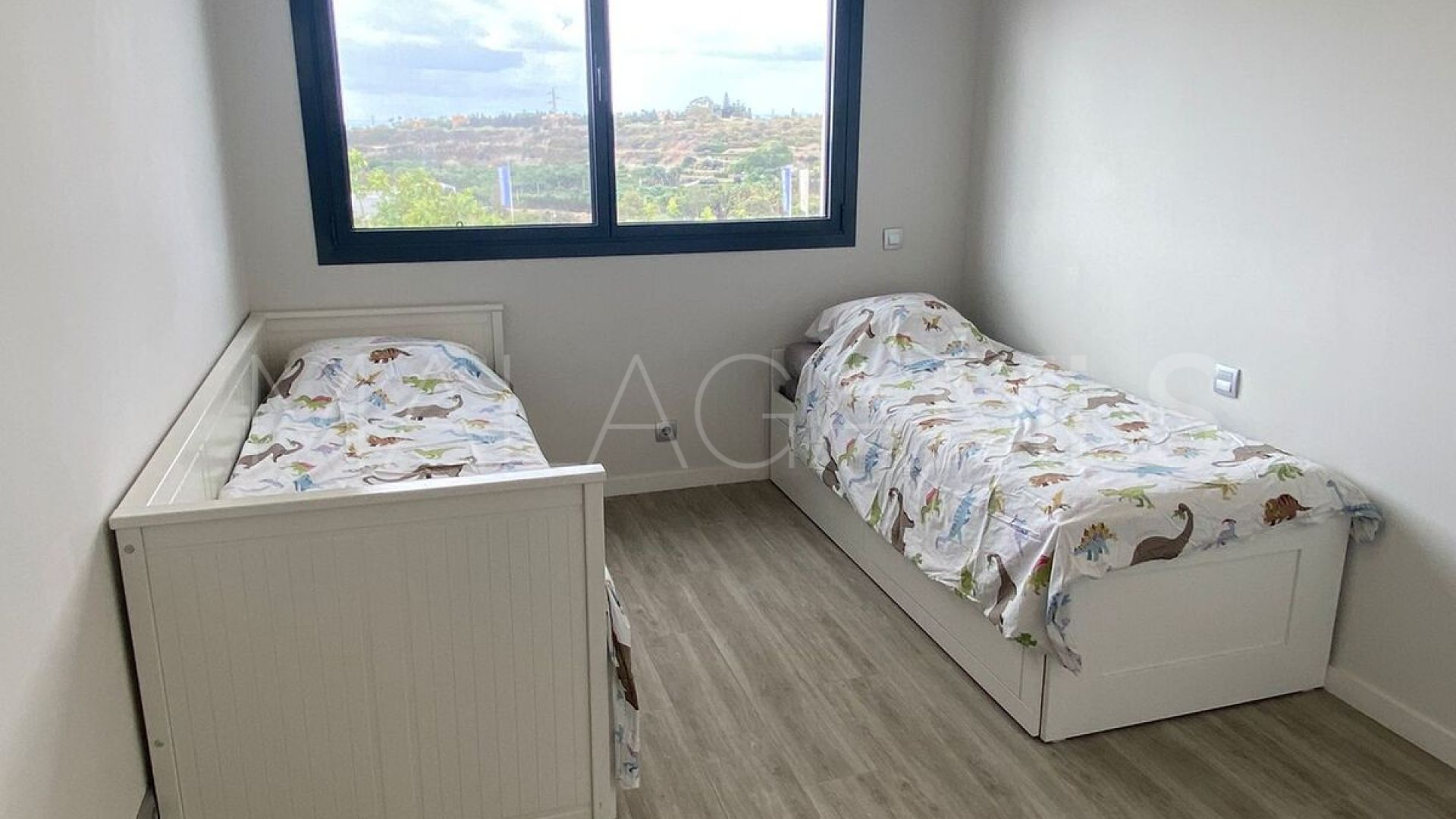 For sale Cancelada town house with 4 bedrooms