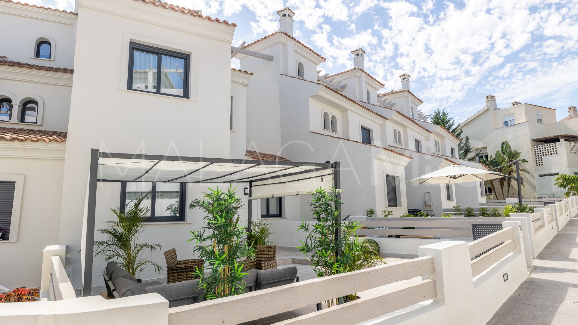 For sale 3 bedrooms town house in Agra Residencial